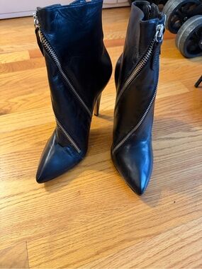 SCHUTZ Black Leather Pointed-Toe Ankle Boots with Diagonal Silver Zippers